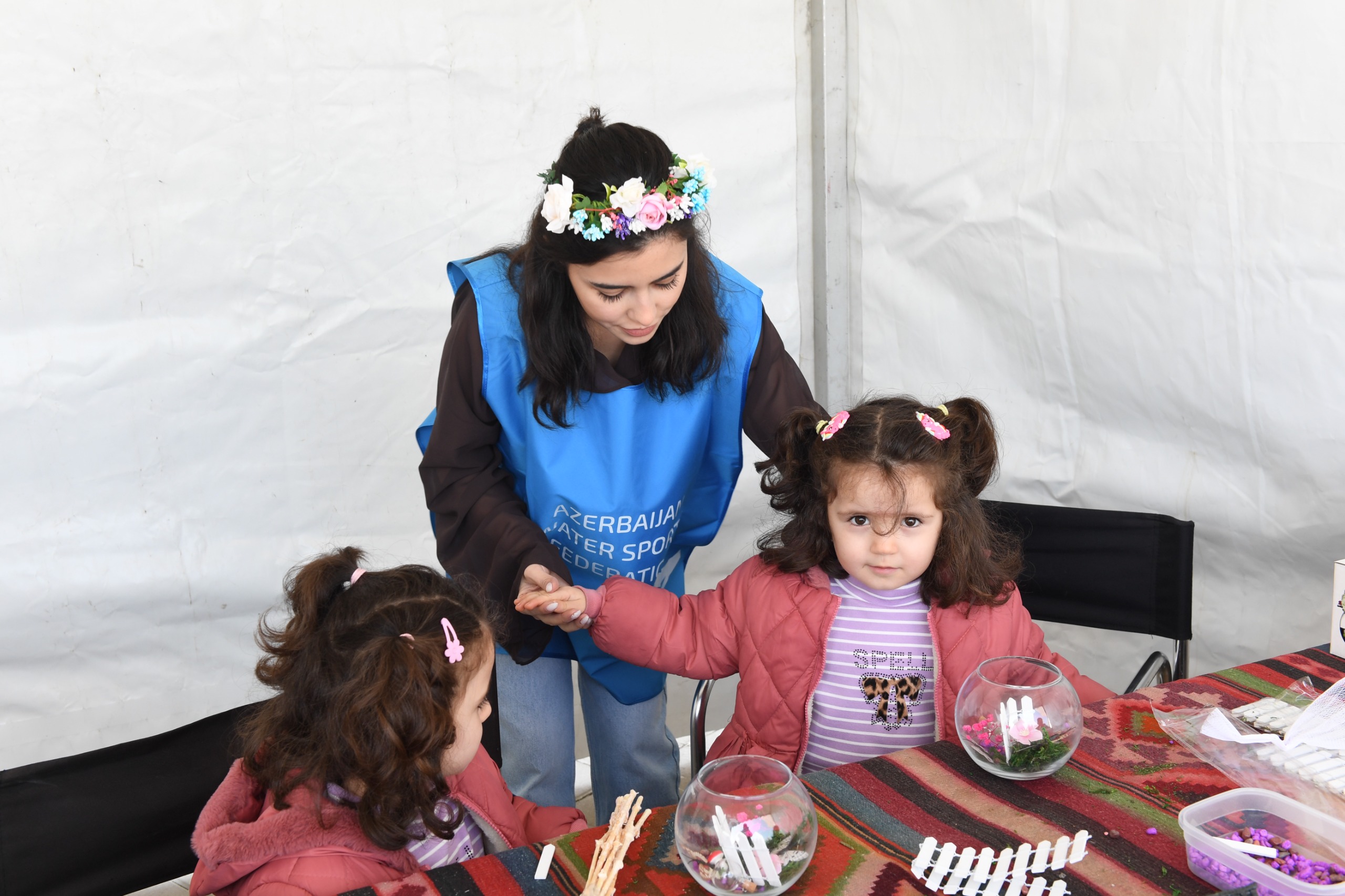 Bakıda Xəzərin suları avarçəkmə və yelkənli qayıqlarla bəzəndi (FOTO)